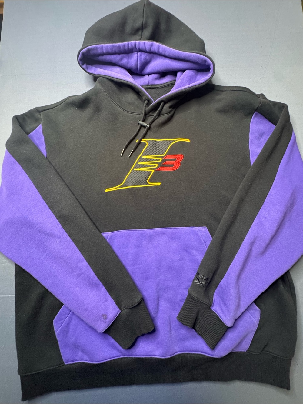 REEBOKALLEN IVERSON I3 FLEECE HOODIE  27W X 29L BLACK & PURPLE